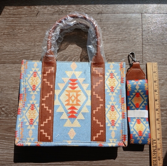 Wrangler Light Blue & Tan Navajo Canvas Tote Purse Handbag Southwestern NEW - Picture 4 of 5